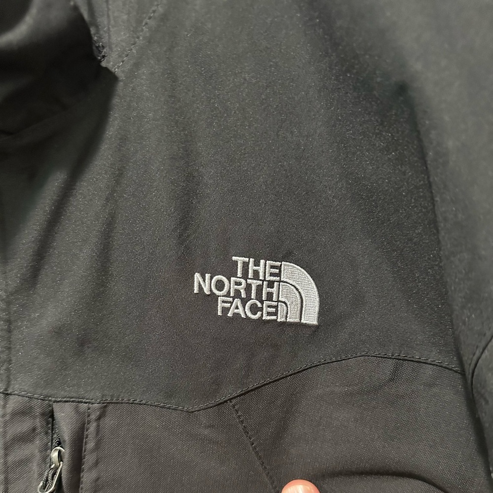 North face hyvent jacket. Medium weight. very versatile.